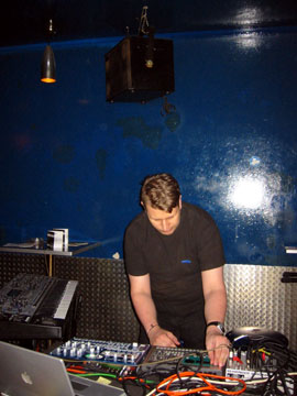 moogulatoR live @ www. blue-shell .de